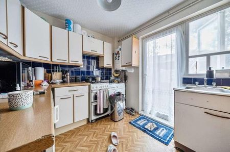 Langley Crescent, Dagenham, RM9 - Photo 4