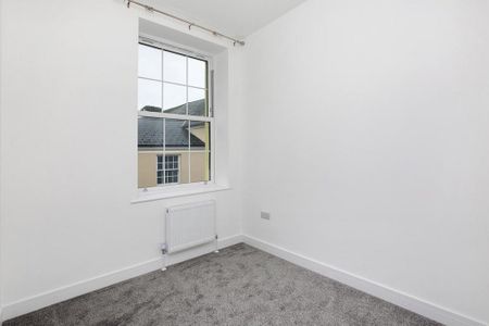 4 bedroom semi-detached house to rent - Photo 4