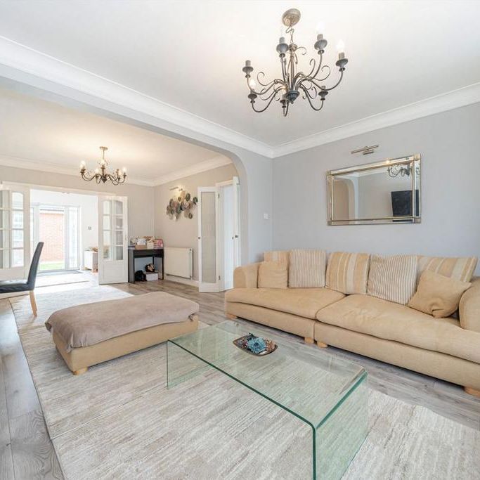 6 bedroom semi-detached house to rent - Photo 1