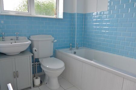 3 bedroom semi-detached house to rent - Photo 3