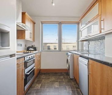 Coningsby Avenue, London, NW9 - Photo 4