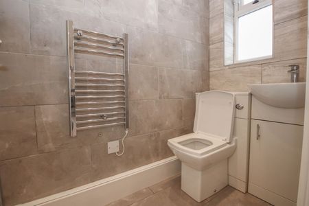 214 Wash Lane, Bury, Greater Manchester, BL9 7DR - Photo 3