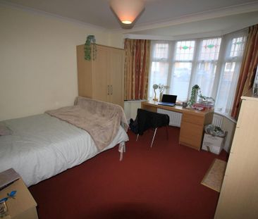 5 bedroom detached house to rent - Photo 2