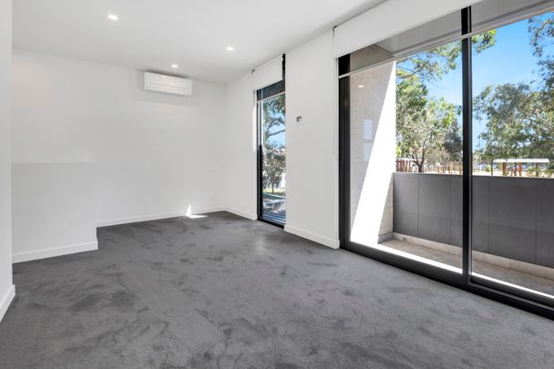 35 Hillside Avenue, Northcote VIC 3070 - House For Rent | Domain - Photo 1