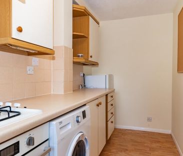 2 bedroom semi-detached house to rent - Photo 3