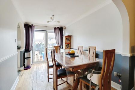 3 bedroom semi-detached house to rent - Photo 3