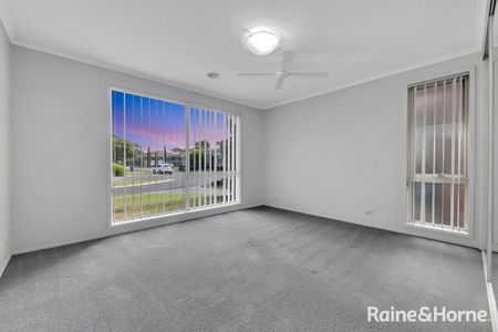 12 Spinningdale Close, Seabrook, VIC 3028 - Photo 2