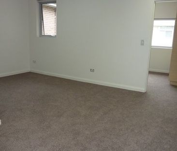 Near new two bedroom + study townhouse - Photo 3