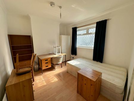 Terraced House to rent on - Photo 3