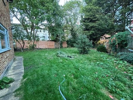 3 Bed Detached House, Addison Road, SE25 - Photo 5