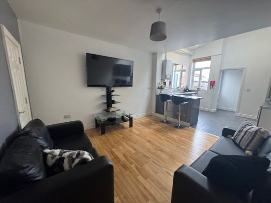 5 Bedrooms, 42 Irving Road – Student Accommodation Coventry - Photo 1