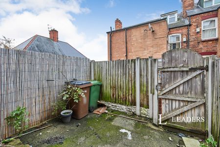 3 bedroom house to rent Hogarth Street, Nottingham, NG3 - Photo 4