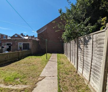 4 bedroom terraced house to rent - Photo 5