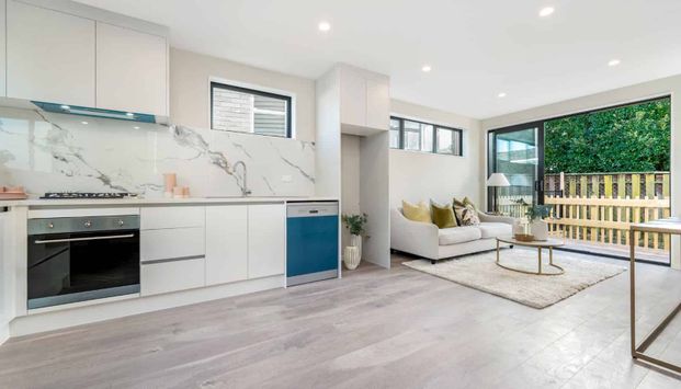 Spacious 3-Bedroom Townhouse with Private Garden - Photo 1