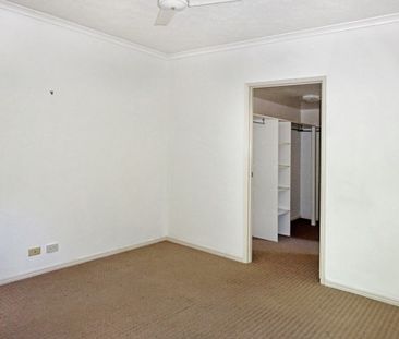 Large Apartment with Space! - Photo 5