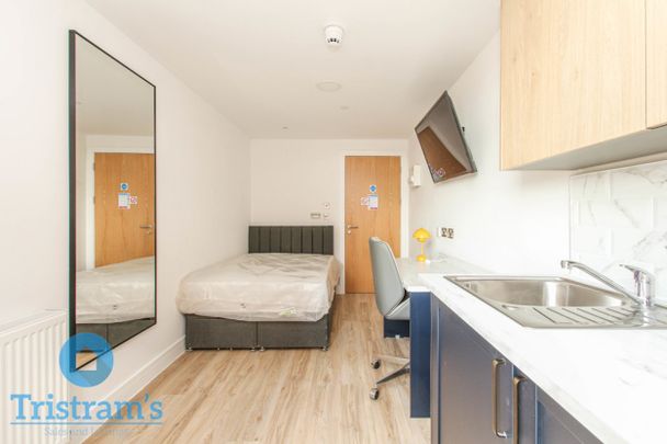 4 bed Apartment for Rent - Photo 1