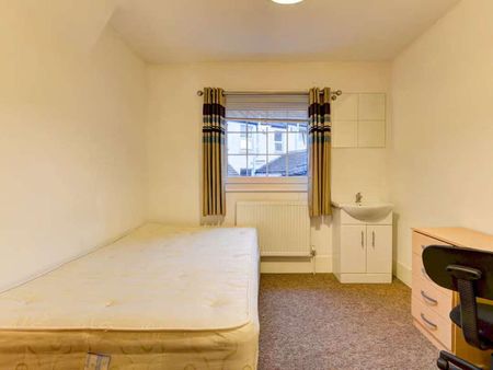 A Convenient House Share for Rent in Brighton Room 4 - Photo 3