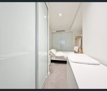 Elevated And Spacious One Bedroom Apartment Plus Multipurpose Room - Photo 2