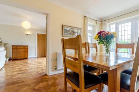 4 bedroom detached house to rent - Photo 2