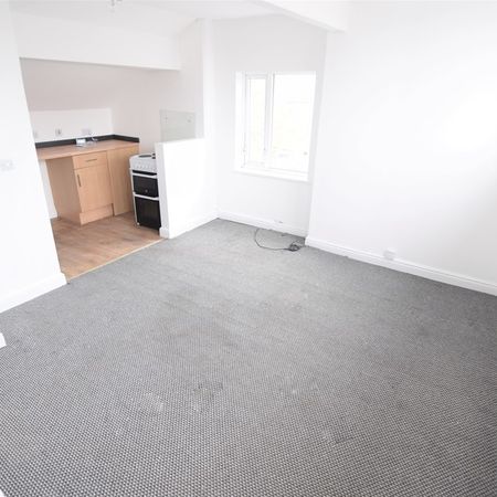 To Let 1 Bed Flat - Photo 4