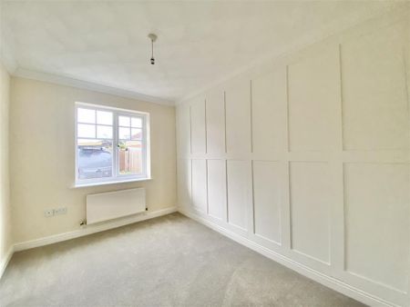 4 bedroom detached house to rent - Photo 3