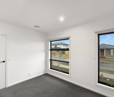 15 Salters Street, Thornhill Park, Vic 3335 - Photo 3