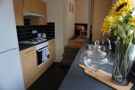 Three Bedroom Flat Victoria Avenue - Photo 3