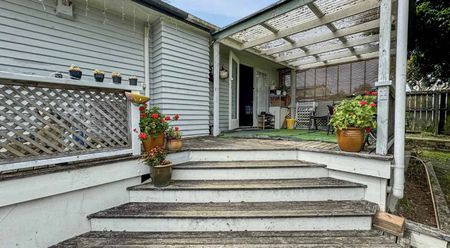 Traditional Family Home on Enormous Section - Photo 5