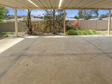 17 Aliza Avenue, California Gully - Photo 4