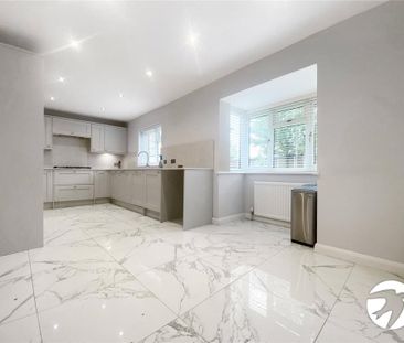 4 bedroom end of terrace house to rent - Photo 5