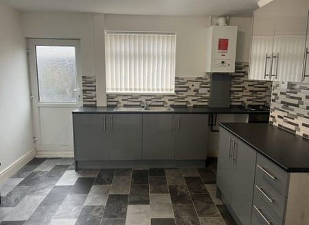 2 bedroom terraced house to rent - Photo 4