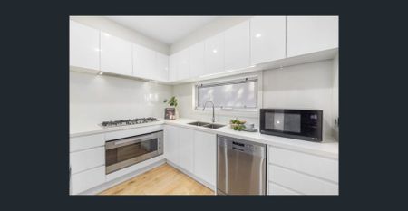 Versatile Family Living in Vibrant Highett - Photo 3