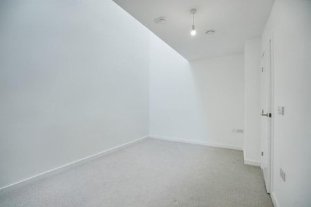 4 bedroom end of terrace house to rent - Photo 4