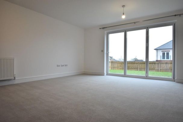 4 bedroom semi-detached house to rent - Photo 1