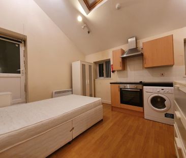 Studio to rent - Photo 2
