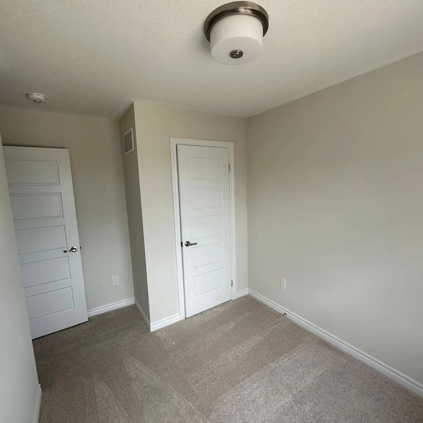 Condo Townhouse For Lease | X9248855 - Photo 1