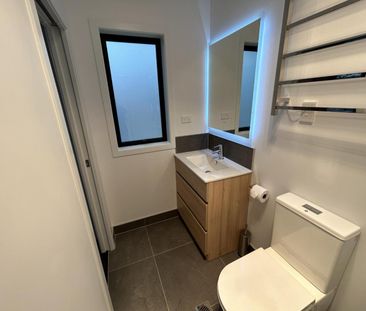 Hot on Hibiscus - Photo 5