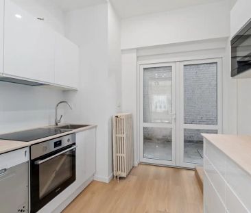 Volledig gerenoveerd gelijkvloersappartement met privatieve koer op... - Photo 4