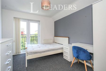 4 bedroom townhouse to rent Brentleigh Way, Stoke-on-Trent, Staffordshire, ST1 - Photo 4