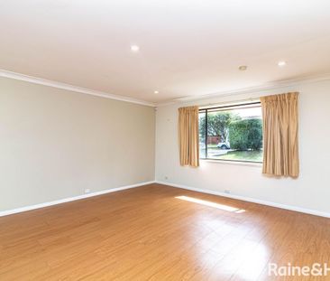 Spacious Family Home in a Peaceful Neighbourhood - Photo 2