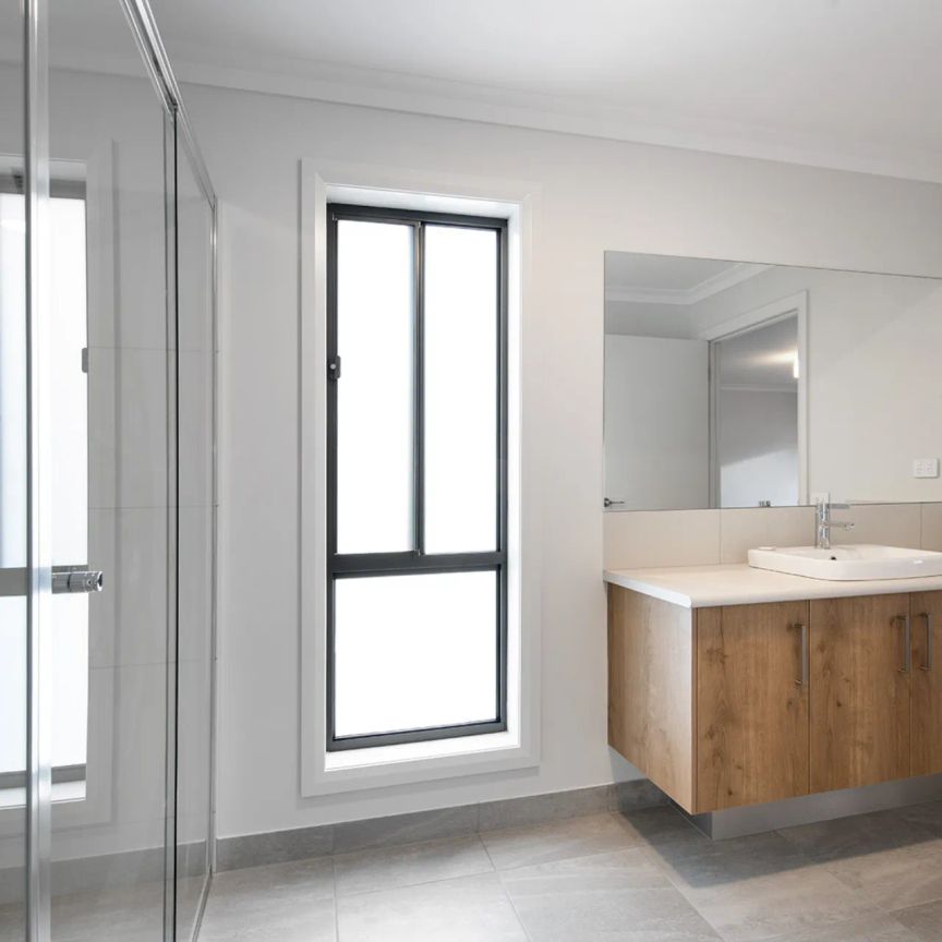 Peaceful living in Huntly, in large family home - Photo 1