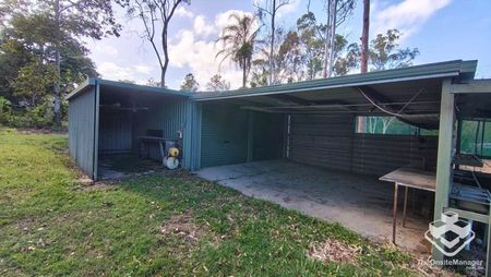 Shared acreage home- Room rent only - Photo 5