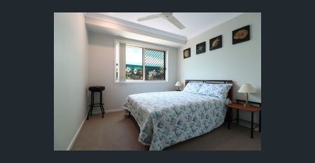 Low Maintenance Coastal Living - Only 300m Walk To The Beach! - Photo 5