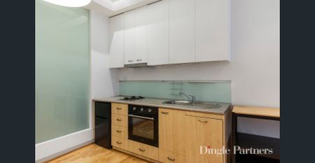 Stylish City Living! - Photo 3