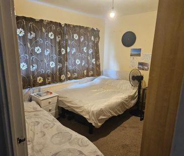 4 bedroom terraced house to rent - Photo 6
