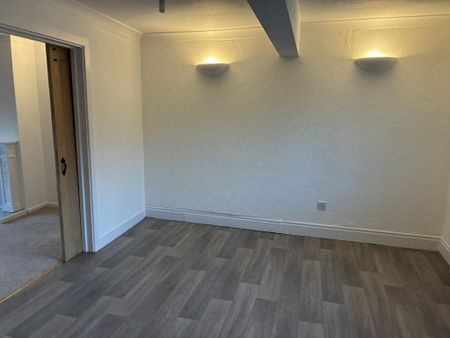 3 bedroom flat to rent - Photo 4