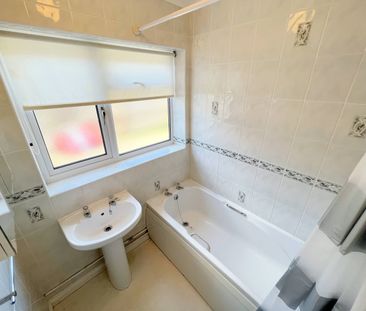 2 bedroom bungalow to rent Holme Close, Oakington, Cambridge, CB24 - Photo 6