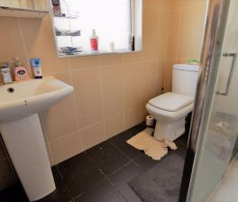 1 bedroom House Share in Becketts Park Crescent, Leeds - Photo 1
