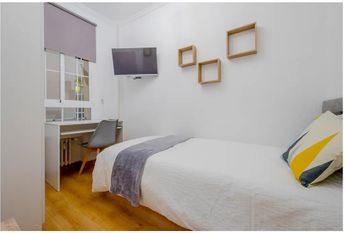 Calle de Pilar de Zaragoza, Madrid, Community of Madrid 28028