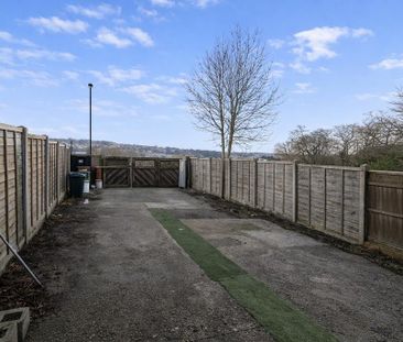 4 bedroom semi-detached house to rent - Photo 1